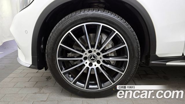 Mercedes-Benz GLC-Class GLC300 4MATIC AMG Line