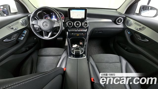 Mercedes-Benz GLC-Class GLC300 4MATIC AMG Line