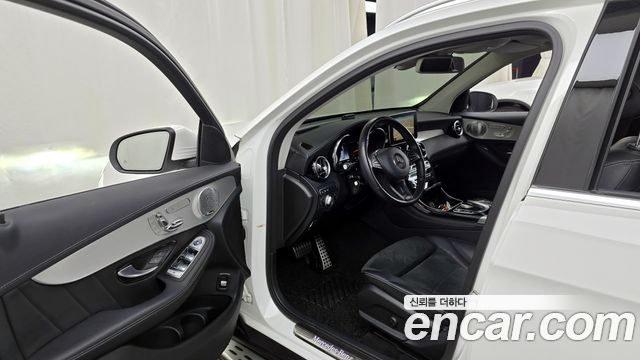 Mercedes-Benz GLC-Class GLC300 4MATIC AMG Line