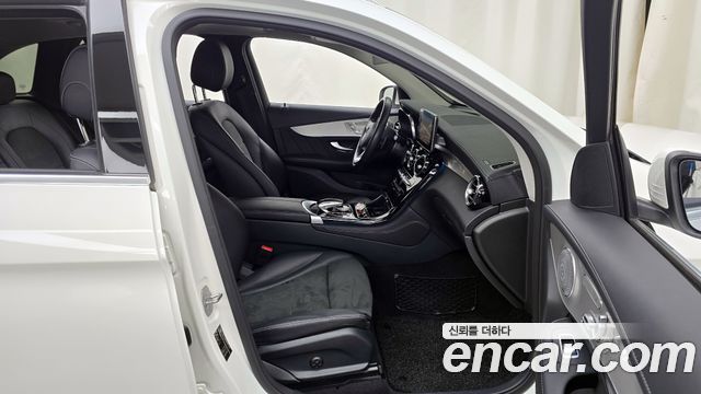 Mercedes-Benz GLC-Class GLC300 4MATIC AMG Line