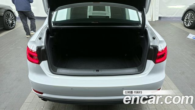 Audi A4 30 TDI Premium