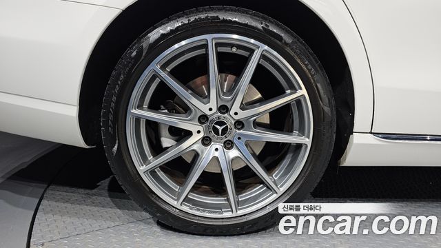 Mercedes-Benz E-Class E300e 4MATIC Exclusive