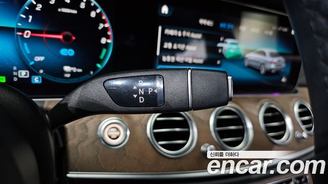 Mercedes-Benz E-Class E300e 4MATIC Exclusive