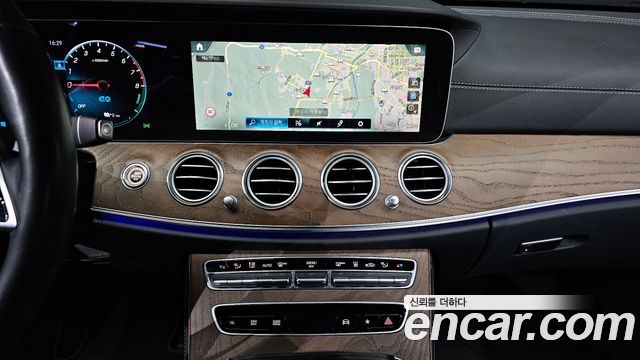 Mercedes-Benz E-Class E300e 4MATIC Exclusive