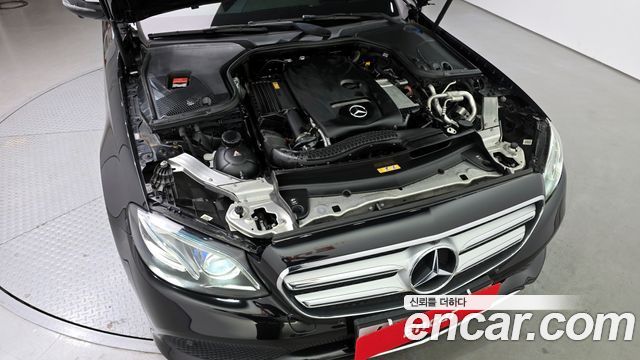 Mercedes-Benz E-Class E300 4MATIC Avnatgarde