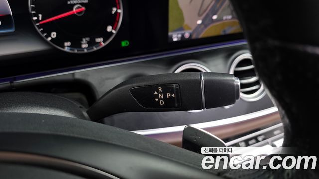 Mercedes-Benz E-Class E300 4MATIC Avnatgarde