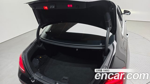 Mercedes-Benz E-Class E300 4MATIC Avnatgarde
