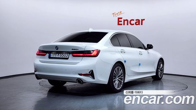 BMW 3-Series 320i Luxury