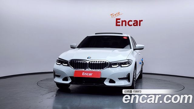 BMW 3-Series 320i Luxury
