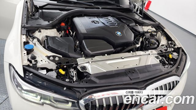 BMW 3-Series 320i Luxury