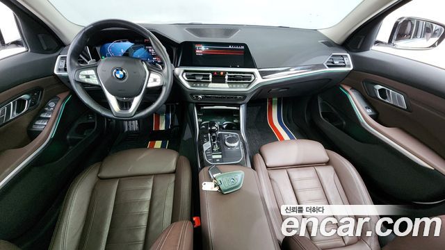 BMW 3-Series 320i Luxury