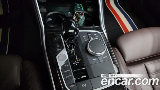 BMW 3-Series 320i Luxury