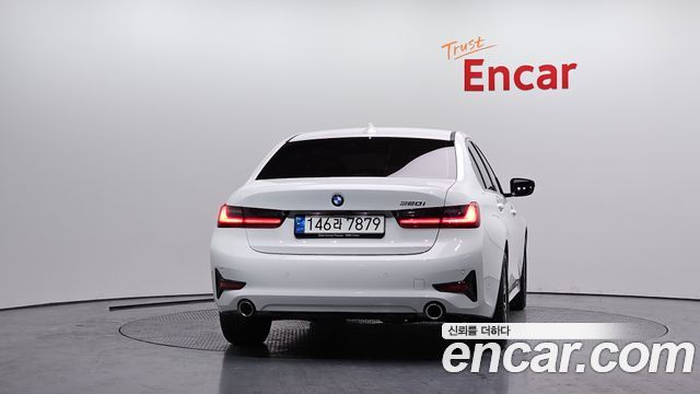 BMW 3-Series 320i