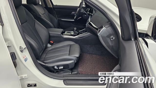 BMW 3-Series 320i
