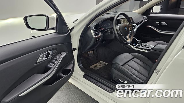 BMW 3-Series 320i