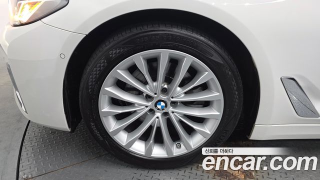 BMW 5-Series 520i Luxury