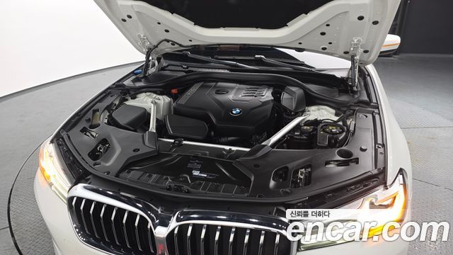 BMW 5-Series 520i Luxury