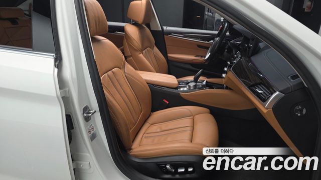 BMW 5-Series 520i Luxury