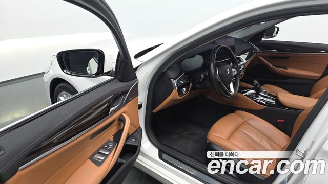 BMW 5-Series 520i Luxury