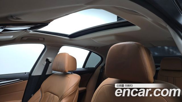 BMW 5-Series 520i Luxury