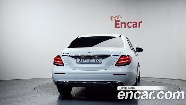 Mercedes-Benz E-Class E200 Avantgarde