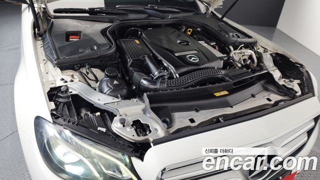 Mercedes-Benz E-Class E200 Avantgarde