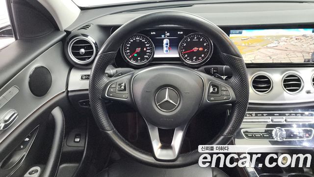 Mercedes-Benz E-Class E200 Avantgarde