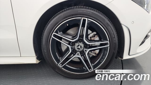 Mercedes-Benz CLA-Class CLA250 4MATIC