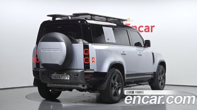 Land Rover Defender 110 P300 X-Dynamic SE