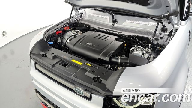 Land Rover Defender 110 P300 X-Dynamic SE