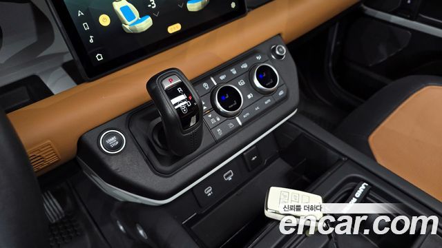 Land Rover Defender 110 P300 X-Dynamic SE