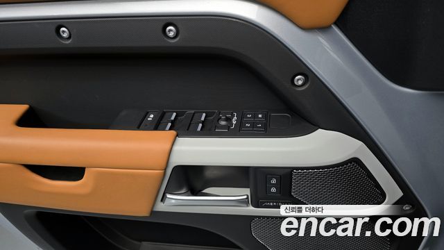 Land Rover Defender 110 P300 X-Dynamic SE