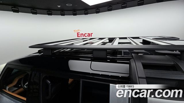 Land Rover Defender 110 P300 X-Dynamic SE
