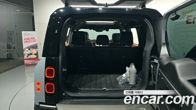 Land Rover Defender 110 P300 X-Dynamic SE