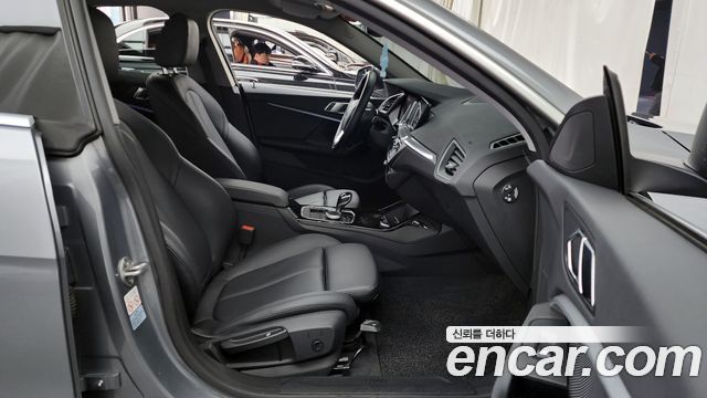 BMW 2-Series 220i Advantage