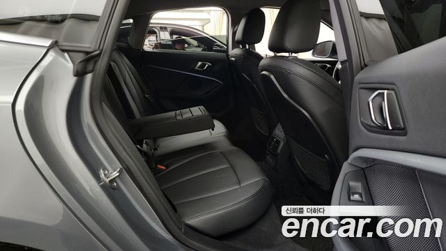 BMW 2-Series 220i Advantage