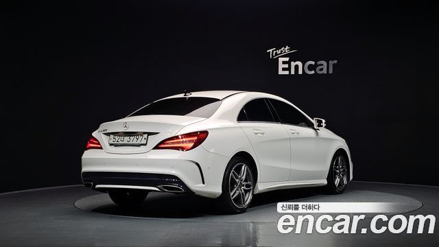 Mercedes-Benz CLA-Class CLA220 AMG Line