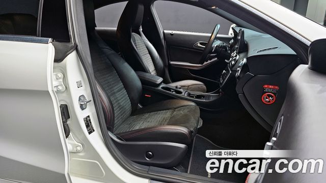 Mercedes-Benz CLA-Class CLA220 AMG Line