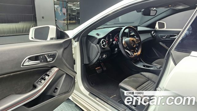 Mercedes-Benz CLA-Class CLA220 AMG Line