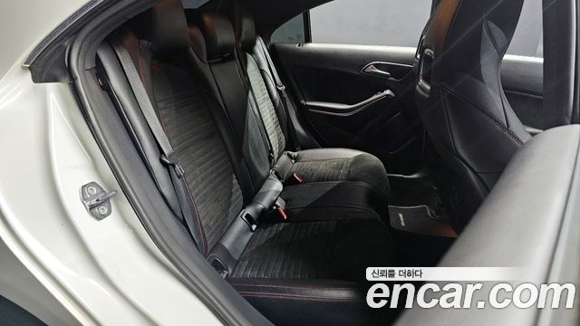 Mercedes-Benz CLA-Class CLA220 AMG Line