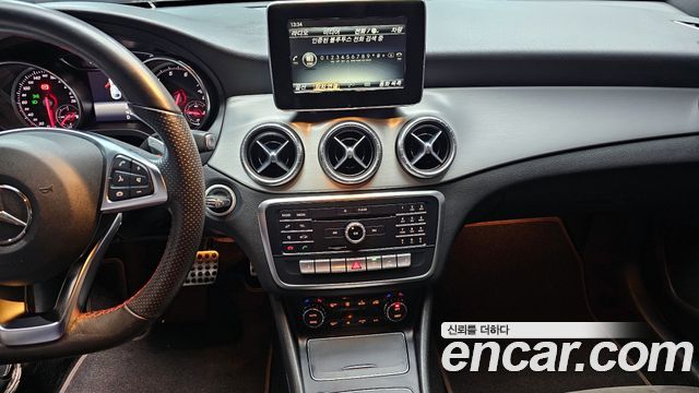 Mercedes-Benz CLA-Class CLA220 AMG Line