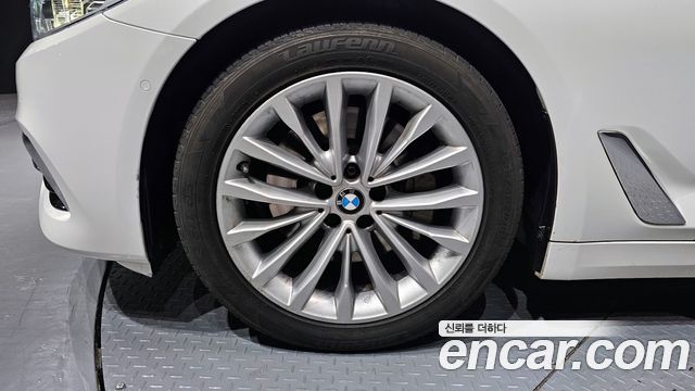 BMW 5-Series 530i xDrive Luxury Plus