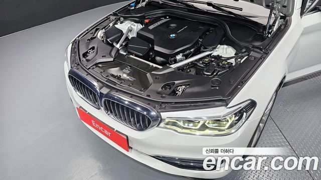 BMW 5-Series 530i xDrive Luxury Plus