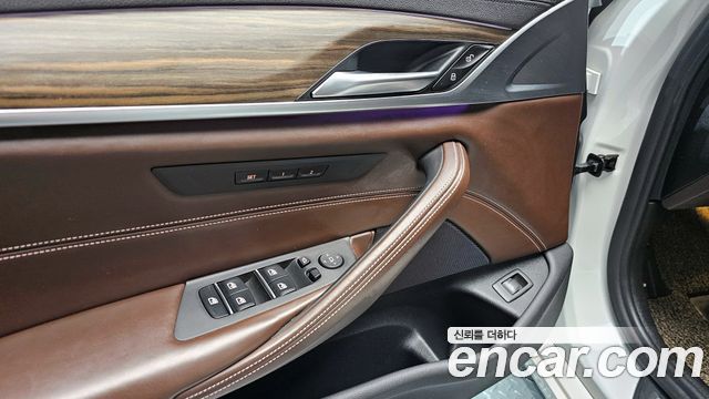 BMW 5-Series 530i xDrive Luxury Plus
