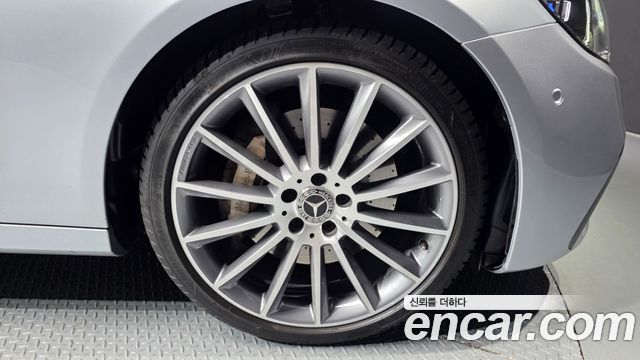Mercedes-Benz E-Class E350 4MATIC AMG Line