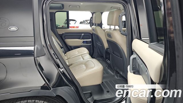 Land Rover Defender 110 D250 SE