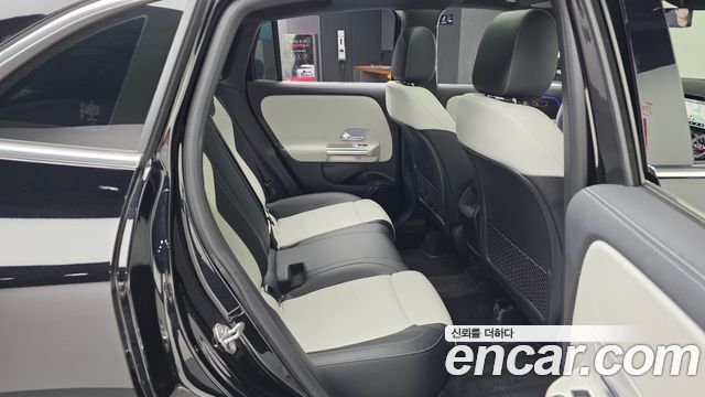 Mercedes-Benz GLA-Class GLA250 4MATIC