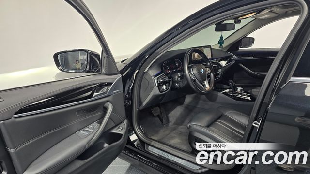BMW 5-Series 520i Luxury