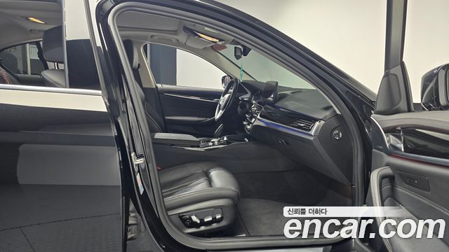 BMW 5-Series 520i Luxury