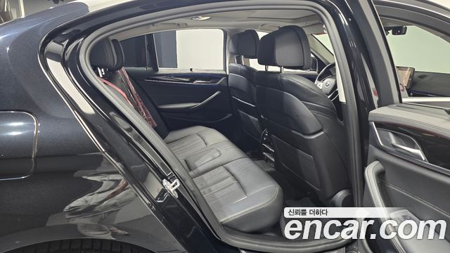 BMW 5-Series 520i Luxury